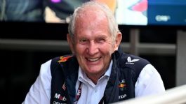 Foto que representa a Helmut Marko recibirá indemnización multimillonaria por su salida de Red Bull tras dos décadas