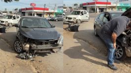 Foto que representa a No respeta el alto y termina en aparatoso choque en eje vial de la calle Tabasco en Ciudad Obregón