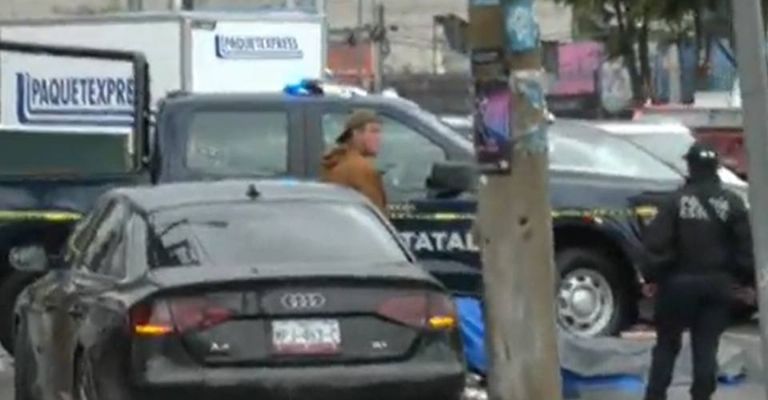 Motociclista muere en un accidente de tránsito registrado en Ecatepec, Estado de México.