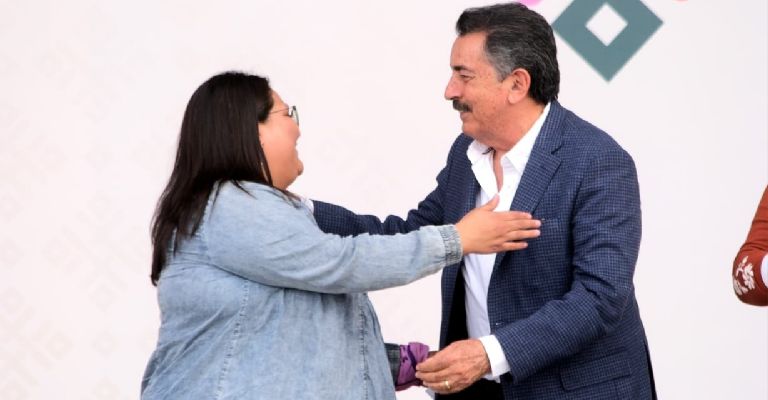 Javier Lamarque participa en el Primer Encuentro Estatal de Tejedoras de la Patria en Hermosillo