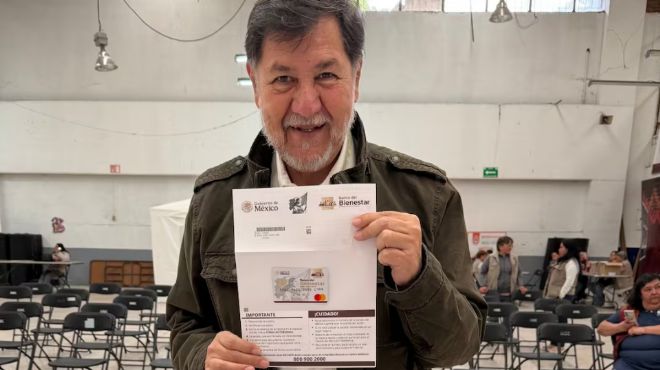 Foto ilustrativa de nota "Ya me llegó mi tarjeta"; Gerardo Fernández Noroña recibe Pensión del Bienestar y lo critican