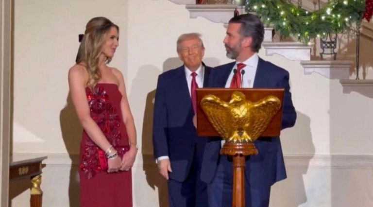 Se comprometió en la Casa Blanca 