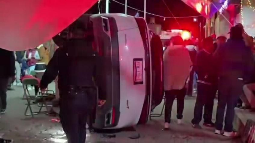 Conductor EBRIO atropella a multitud en posada de Tlaxcala; testigos le propinan BRUTAL golpiza