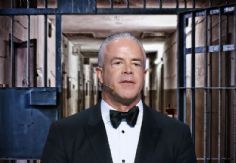 Foto ilustrativa de nota Emiten orden de captura contra Raúl Rocha, copropietario de Miss Universo: Esto y más en Tribuna Top 3 México