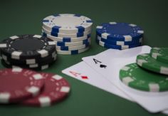 Foto ilustrativa de nota Cómo se controla la transparencia en las mesas en vivo y con croupiers reales