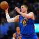 Noche histórica de Nikola Jokic: Rompe marca de asistencias de Kareem Abdul-Jabbar