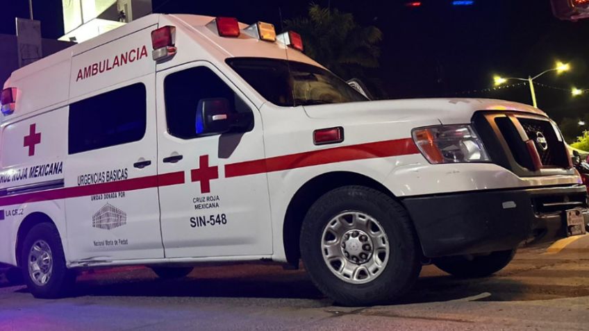 Sinaloa: Vehículo cae a canal en Angostura y conductor de 47 años sobrevive con lesiones