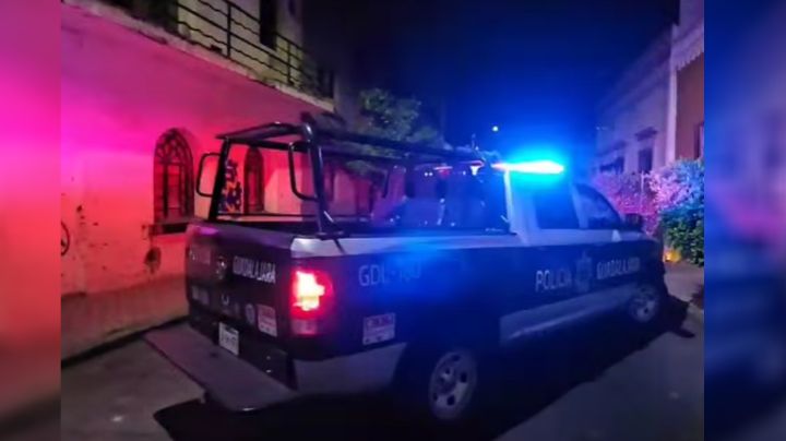 Doble crimen sacude a Jalisco: Apuñalan a un hombre sin hogar y otro muere por golpes y pedradas