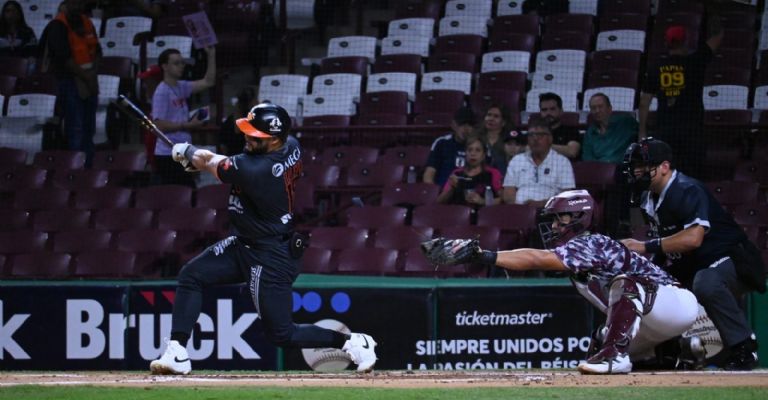 Naranjeros y Tomateros protagonizan juego ofensivo