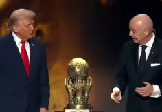 Foto ilustrativa de nota Entre aplausos y controversia, Donald Trump es galardonado con el Premio de la Paz de la FIFA