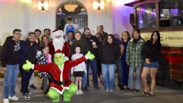 Foto que representa a Navidad 2025: Trolebús Turístico de Hermosillo inicia la ruta navideña con Santa Claus y Grinch