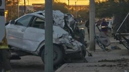 Foto que representa a Accidente mortal en Sonora: Dos jóvenes mueren al estrellarse contra una casa y quedar atrapados