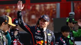 Foto que representa a "La vida continúa": Max Verstappen desestima el perder el título de la F1 ante Lando Norris