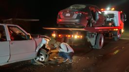 Foto que representa a Aparatoso accidente vial en Cajeme: Camioneta saca del camino a sedán y provoca volcadura