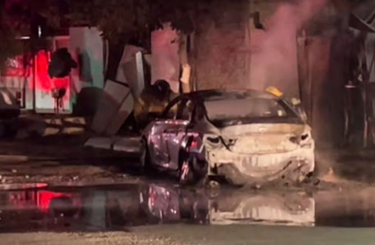 El vehículo quedó destruido 