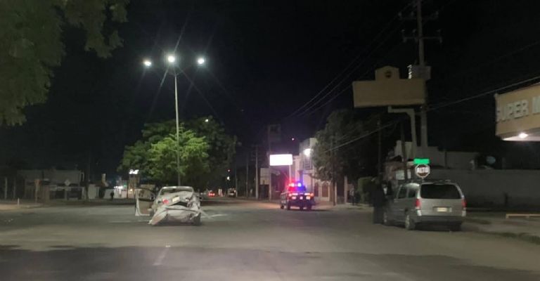 Autoridades locales y cuerpos de auxilio atendieron este accidente registrado en Navojoa, Sonora.