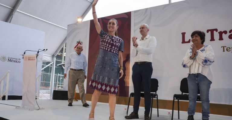 El NYT destacó a la mandataria por combinar vestimenta formal con bordados indígenas