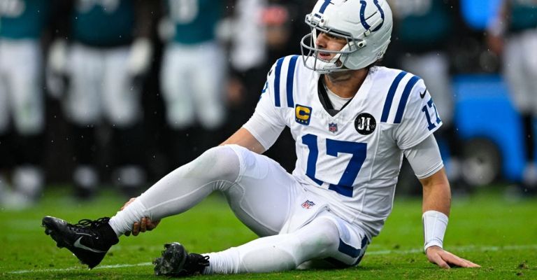 Jones está fuera por lo que resta de la campaña