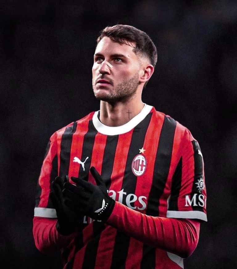 Santiago Giménez llega al AC Milan