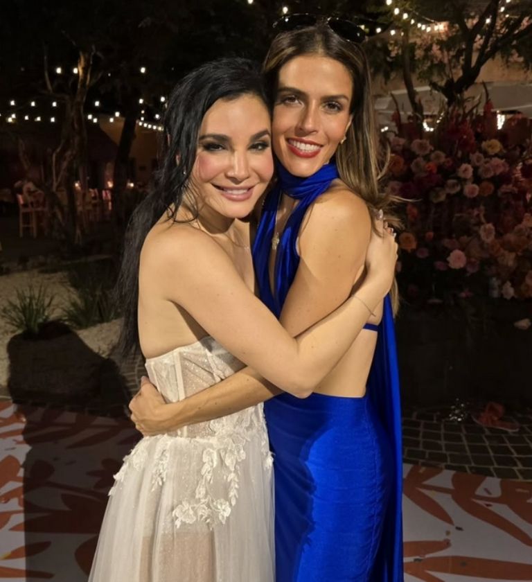 Claudia Álvarez felicita a Martha Higareda