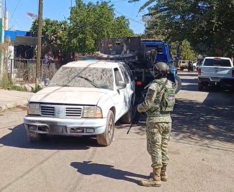 Uno de los vehículos decomisados en el lugar