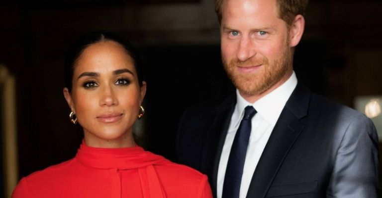 Príncipe Harry regresa a Reino Unido sin Meghan Markle por fuerte motivo