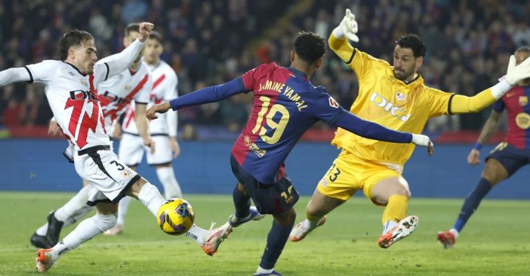 Yamal fue frenado por el portero del Rayo