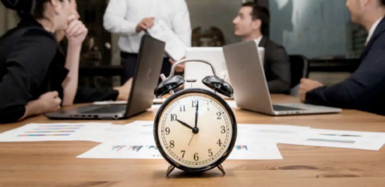 La reducción de la jornada laboral en México sigue siendo un pendiente legislativo. Foto: Facebook