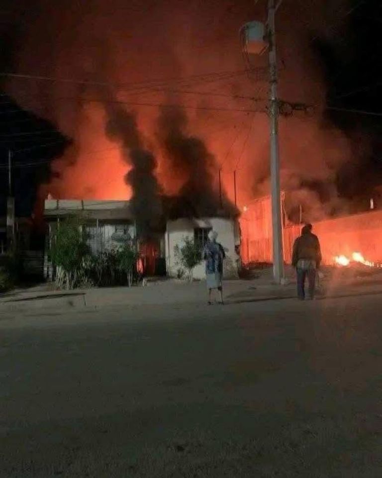 Incendio consume vivienda en Ciudad Obregón. Foto: Facebook
