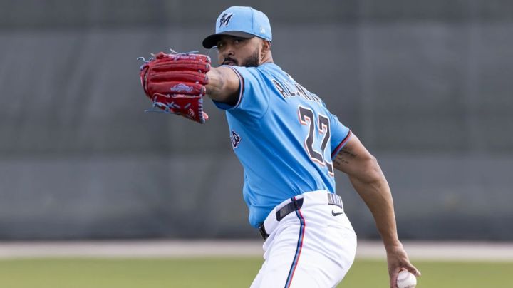 Sandy Alcántara lanza fuego en su reaparición tras una prolongada ausencia