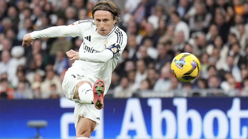 Modric, con un golazo, lidera la victoria del Madrid que alcanza al Barcelona en la cima