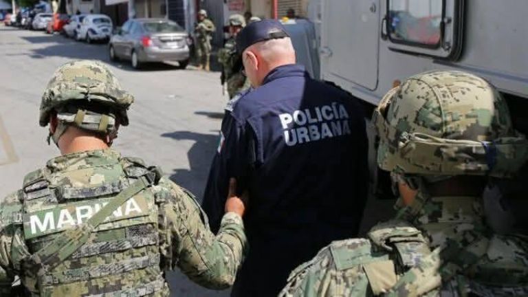 Detienen a policías municipales en Navojoa. Foto: Facebook