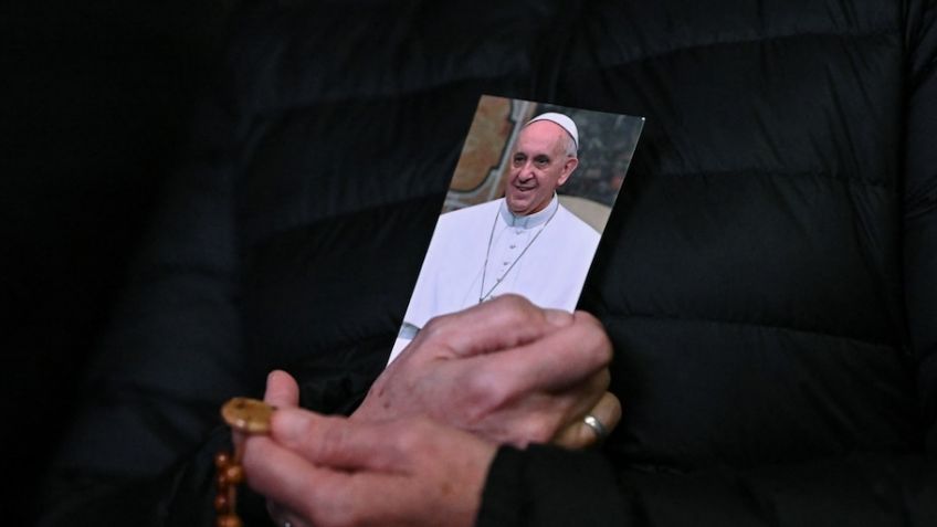 Papa Francisco permanece en estado crítico HOY 26 de febrero; esperan resultados de tomografía