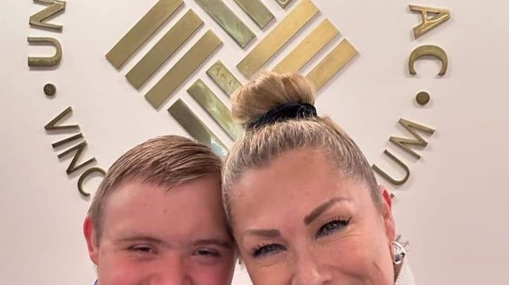 Leticia Calderón cumple el sueño de su hijo Luciano y lo lleva a un ‘table dance’