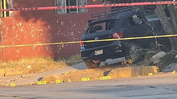 Pareja de policías es emboscada en Puebla; sicarios los atacan con más de 20 disparos