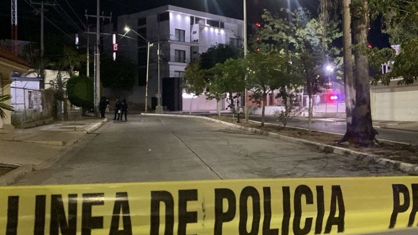 Hallan encobijado a policía de Culiacán; abandonaron su cuerpo junto a un narcomensaje