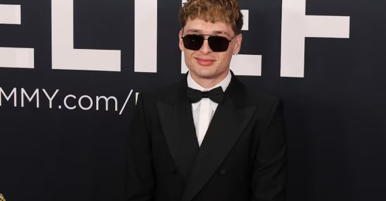 Peso Pluma sería investigado por Estados Unidos y lo detendrían en aeropuerto