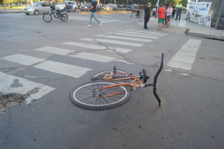 Menor de 9 años sufre accidente con bicicleta en Hermosillo; fue atravesada por esta