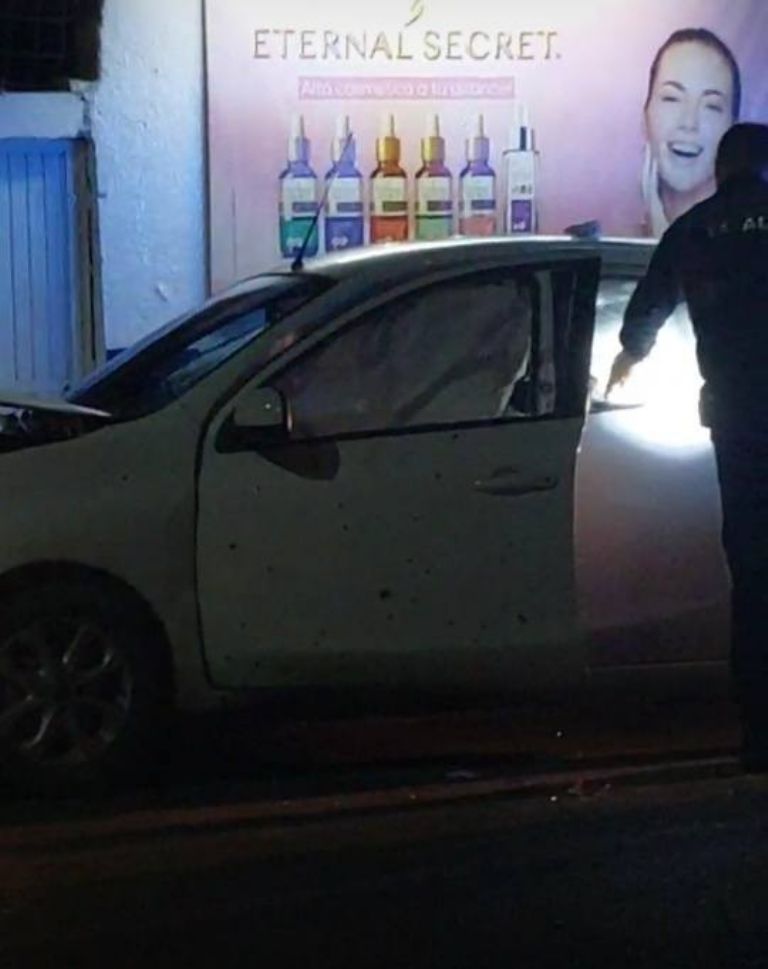 El vehículo terminó con diversos impactos de bala