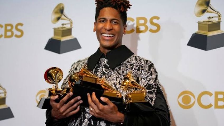 ¿Quién es Jon Batiste? Jazzista que entonará el himno nacional de EU en el Super Bowl LIX