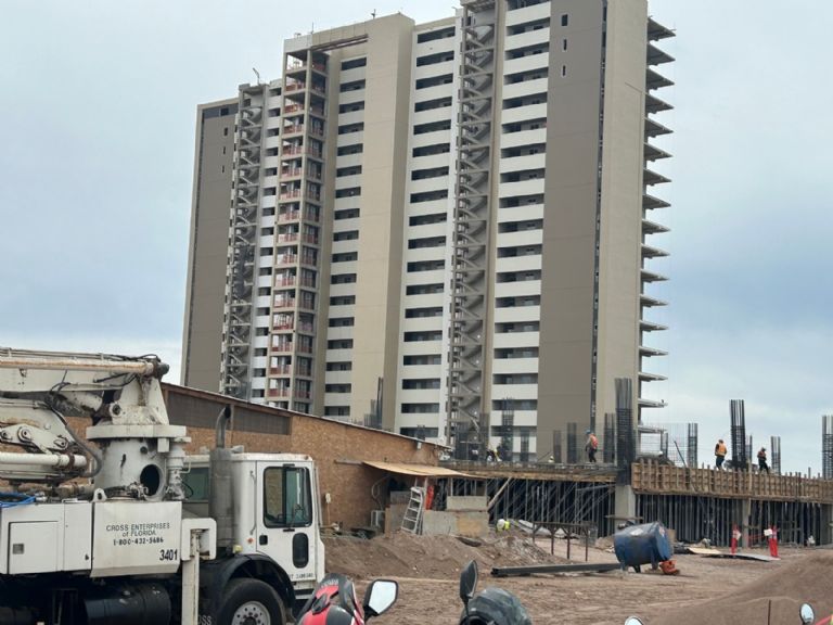 Una de las construcciones actuales en San Carlos