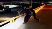 Foto ilustrativa de la nota titulada VIDEO: Policías de Hermosillo logran salvar a hombre que pretendía arrojarse de puente