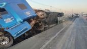 Foto ilustrativa de la nota titulada Caos en el Circuito Exterior Mexiquense: Volcadura de tráiler provoca cierre en el KM 26