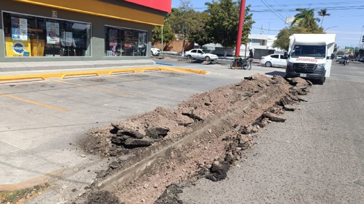 Ayuntamiento de Navojoa destruye acceso a comercios; denuncian posibles actos de presión