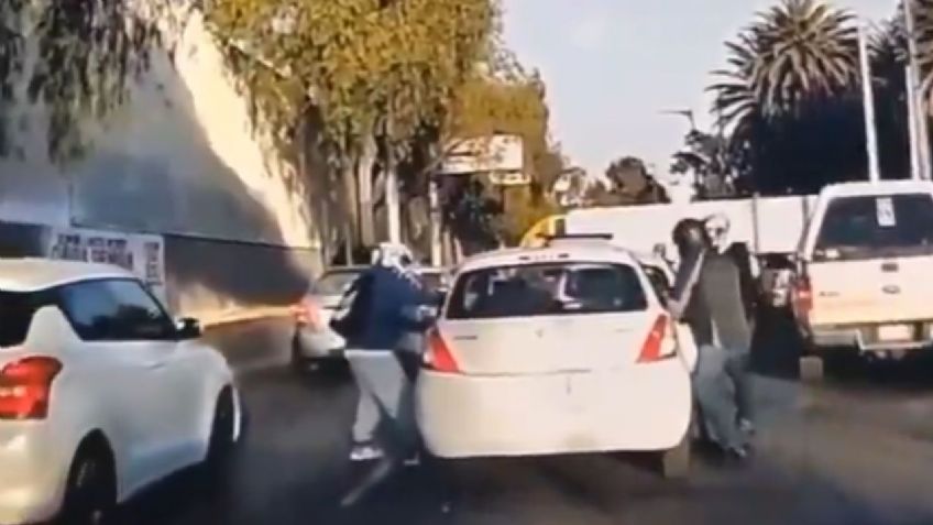 Iztacalco: Delincuentes despojan de sus pertenencias a automovilista en segundos