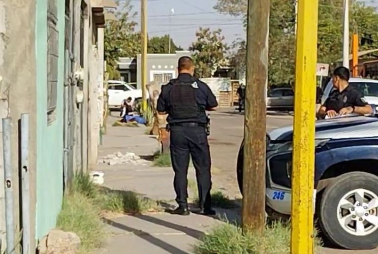 La persona fallecida quedó tendida sobre la vía pública