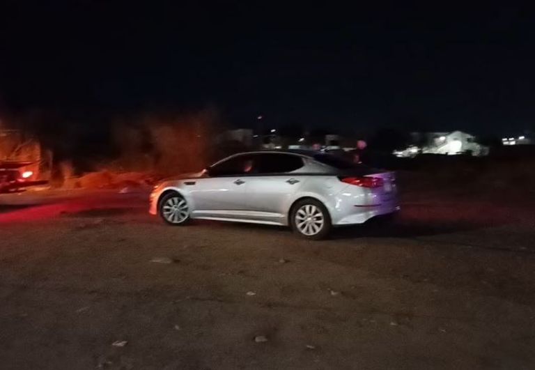 El auto que fue dejado abandonado por sicarios