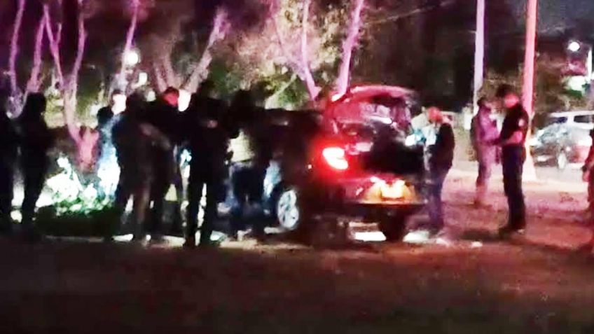 Tiroteo en Ciudad Obregón deja un muerto y un herido; auto terminó arriba de camellón