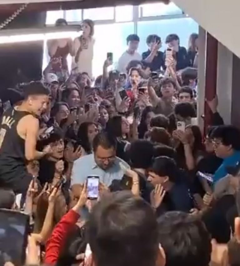 Alumnos en redes sociales lucen consternados 