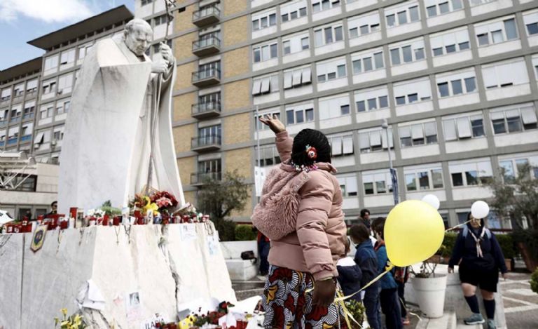 El Papa Francisco celebró la visita de 300 niños en el Hospital Gemelli de Roma. Foto: Facebook